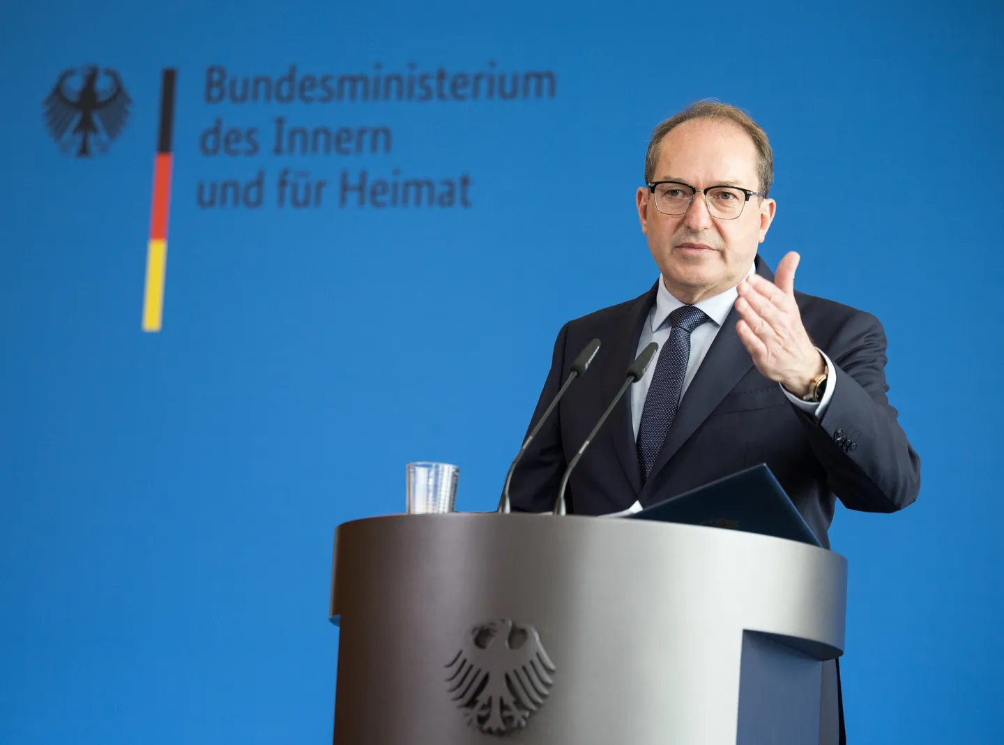 Dobrindt will an Rüstungsexporten nach Israel festhalten